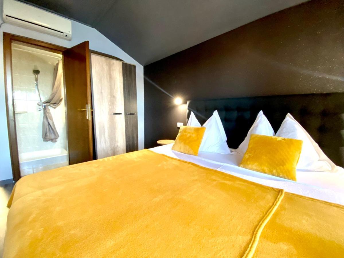 Apartements And Rooms Next To The Sea - Belveder Rab Supetarska Draga Exterior foto